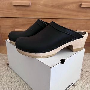 No 6 clogs, EUC. Worn once